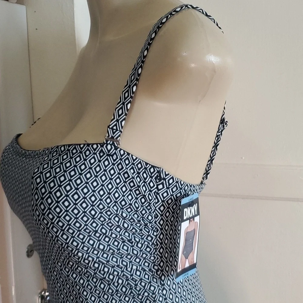 NWT DKNY Black and White swim 4-Way Stretch Fabric Size L - Picture 3 of 9